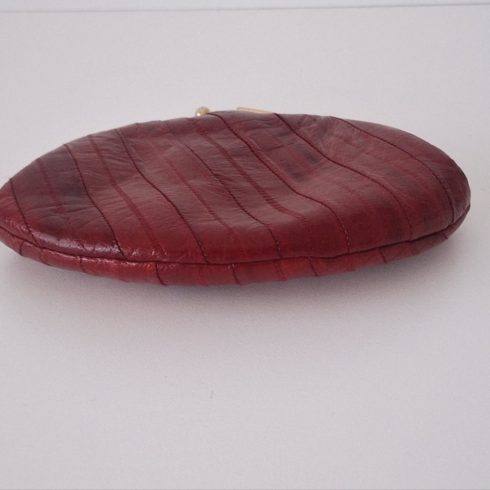 Dark red vintage leather clutch/coin purse - Picture 5 of 9